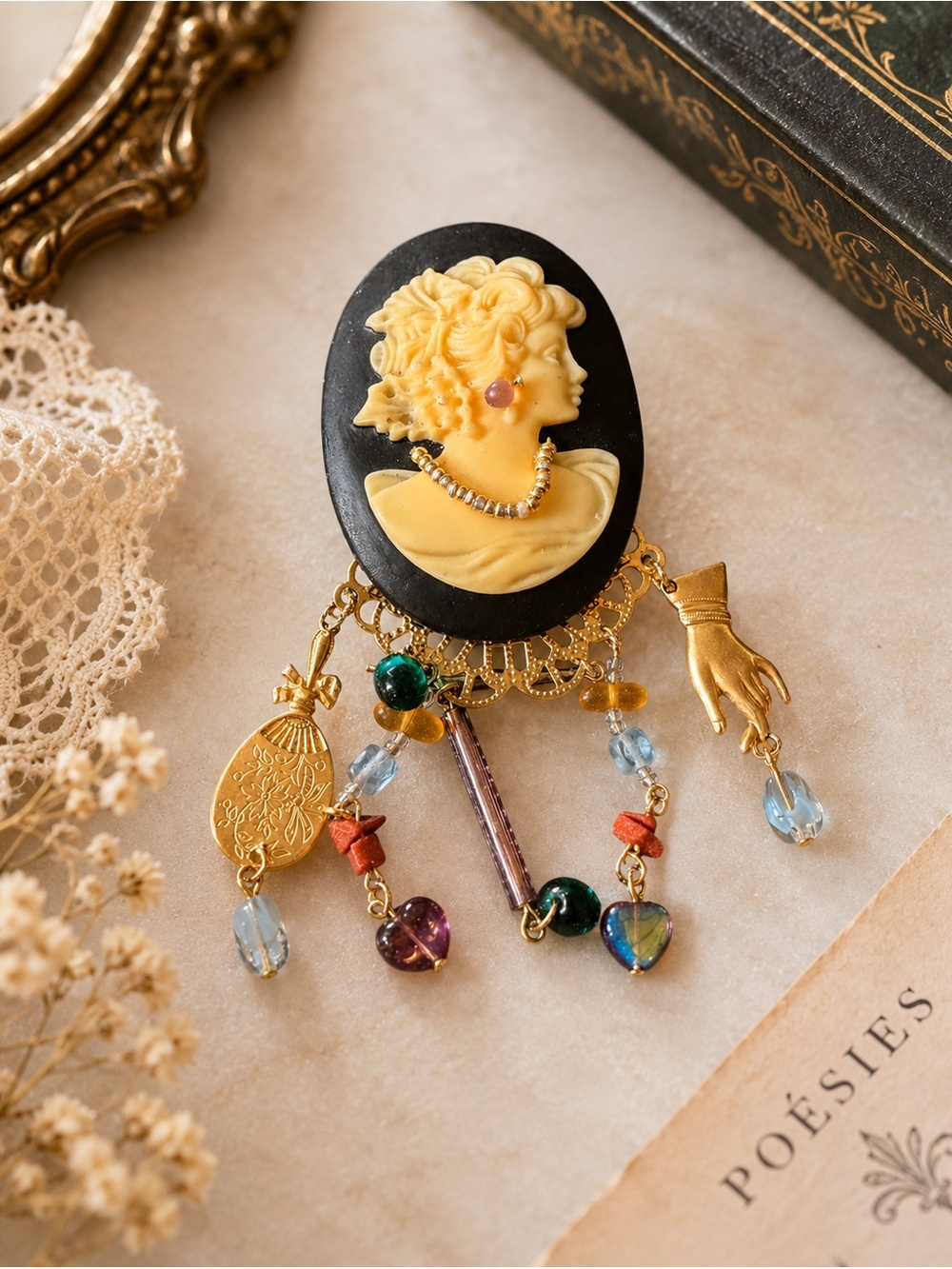 Vintage Victorian Cameo Dangle Brooch Gold Tone Hand Purse Hand Charms F